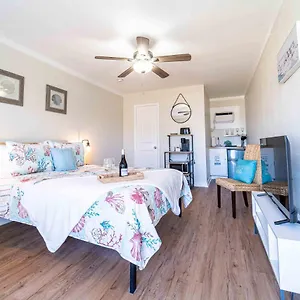 Apartment Bb Unit 8 - Chic Studio W/ Cabana & Pool Steps To Beach!, Panama City Beach
